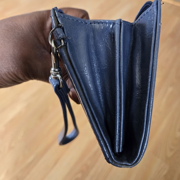 Kenneth Cole patent leather wallet - Picture 8 of 8